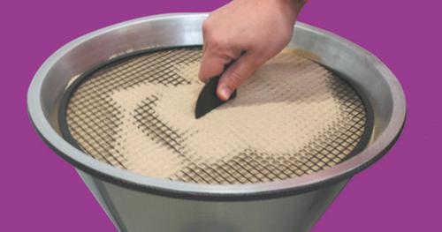 Standascher in Eieruhrform