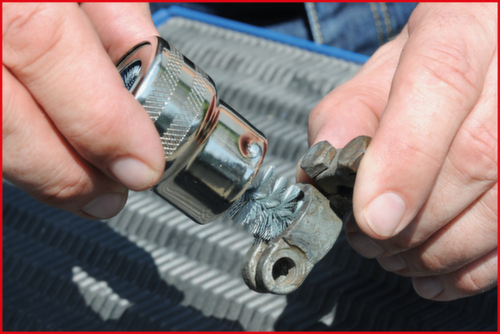 KS Tools Batteriepol- und Klemmen-Reinigungsbürste