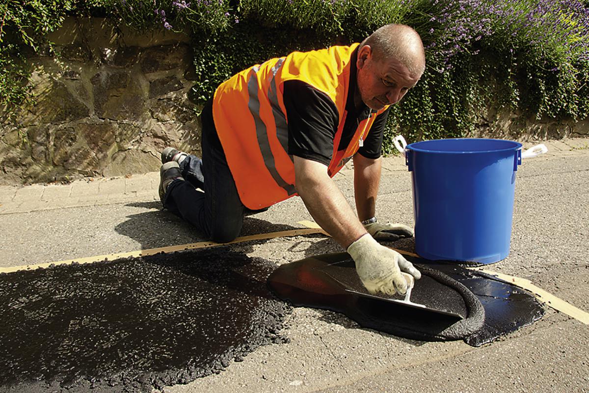 Moravia Bodenreparatur, 20 kg Gebinde: 5 kg Bindemittel und 15 kg Quarzsand Milieu 1 ZOOM