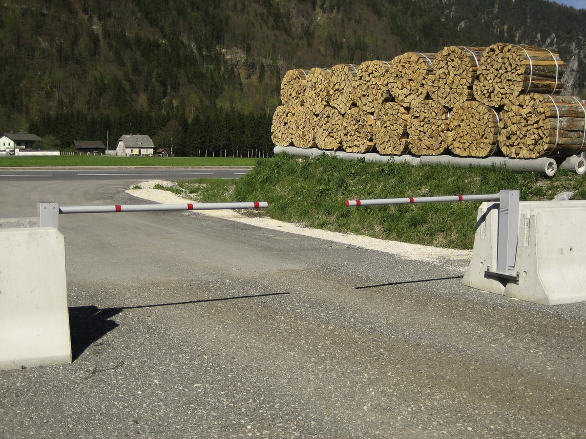 Solar-Schranke Sperrmaster mit Akku und Fernbedienung Milieu 1 ZOOM