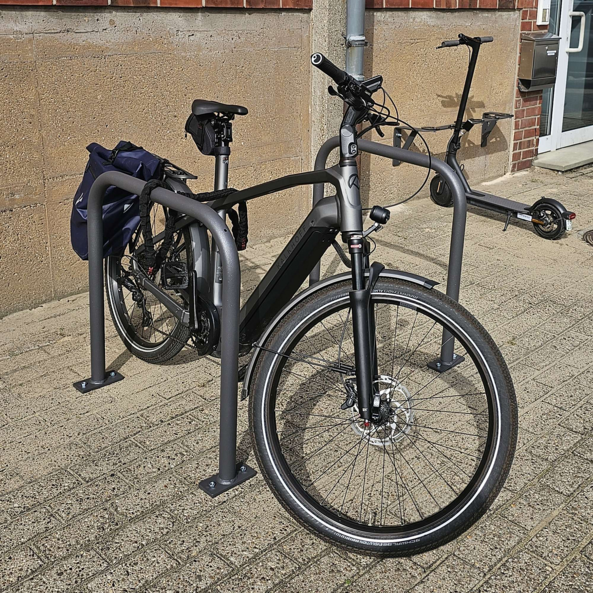 Moravia Fahrrad-Anlehnbügel CITY SPRINT aus Rundrohr Milieu 1 ZOOM